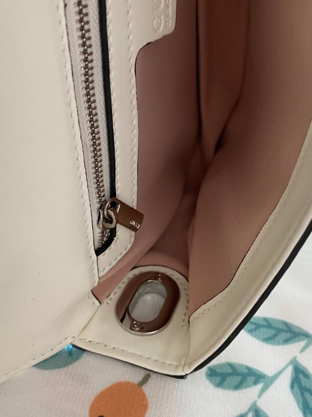Gucci Petite Gg Small Handbag - Picture 12 of 14